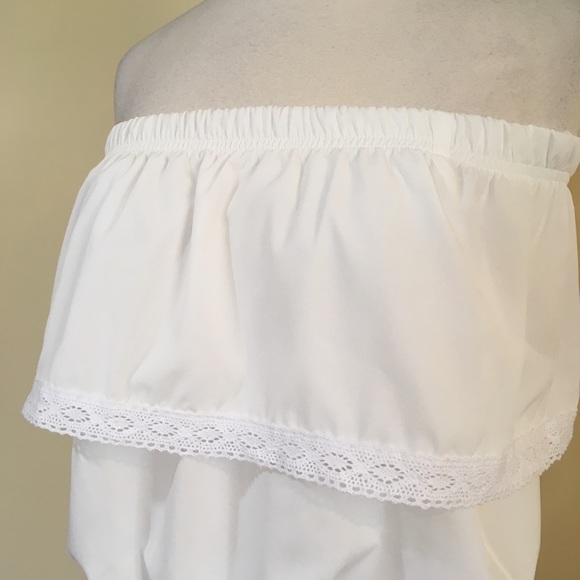 Crochet Lace Off Shoulder Cropped Top - Picture 6 of 7